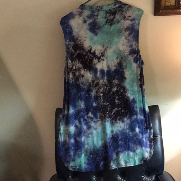 Comfortable and soft ladies top! - Picture 5 of 5